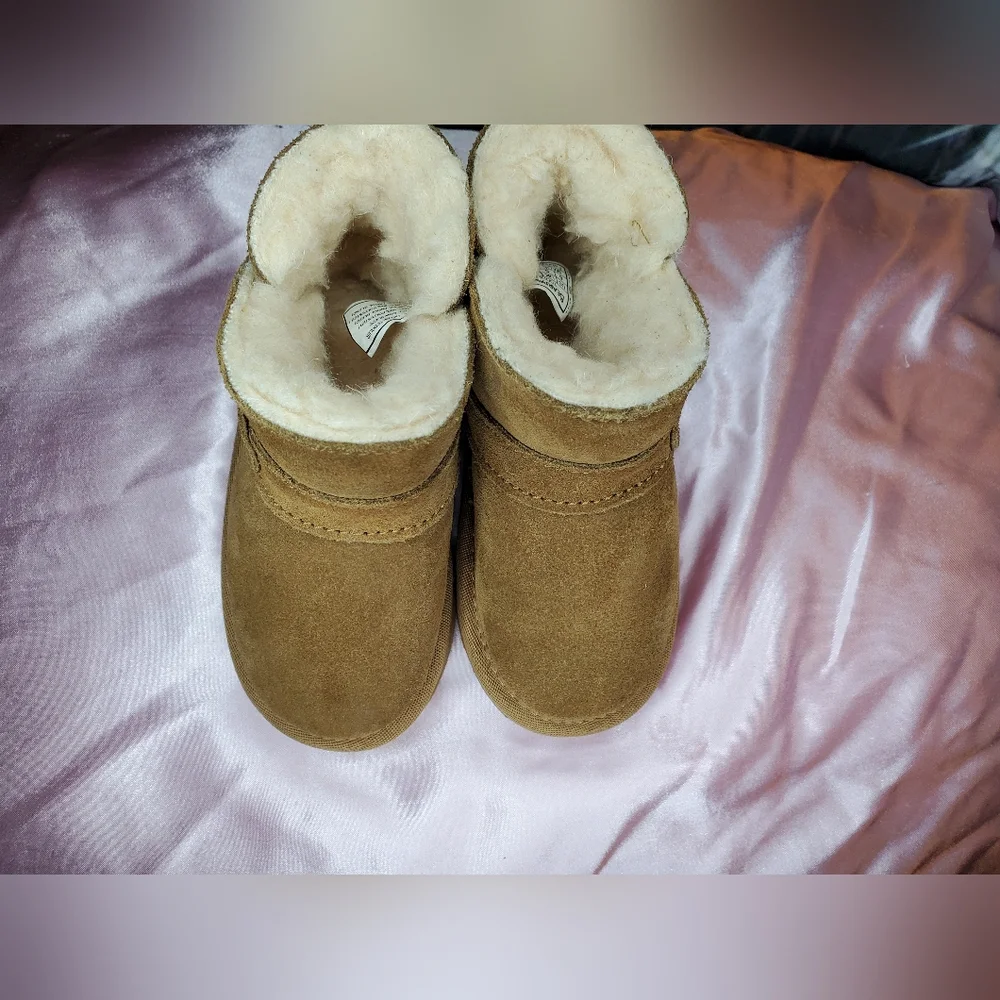 B2G1F Bearpaw Toddler Size 6